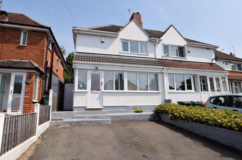 3 bed house for sale in Warwick Road  - Property Image 1