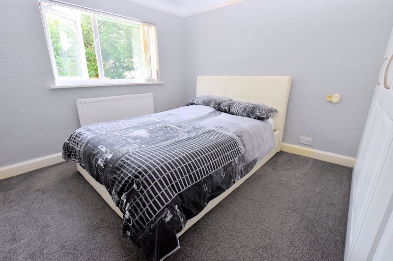 3 bed house for sale in Warwick Road 11