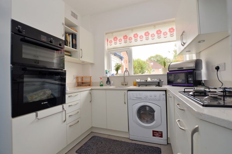 3 bed house for sale in Beverley Court Road 4