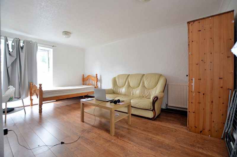 1 bed flat for sale in Malpas Drive 2