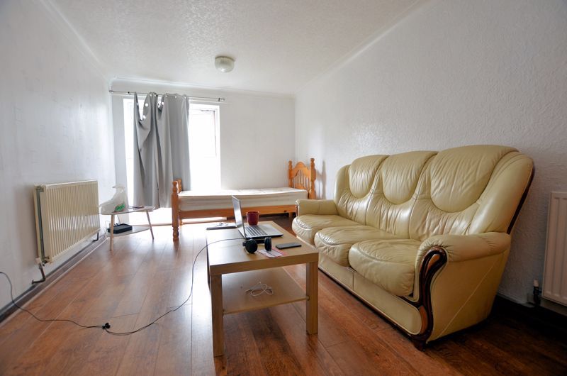 1 bed flat for sale in Malpas Drive 3