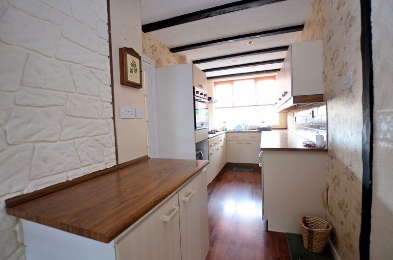 3 bed house for sale in Worlds End Lane 4