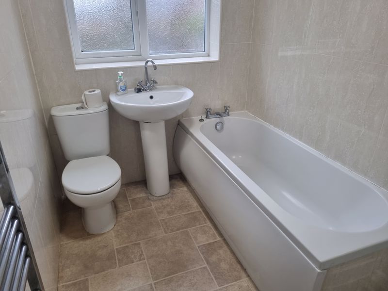 3 bed house to rent in Tennal Lane 10