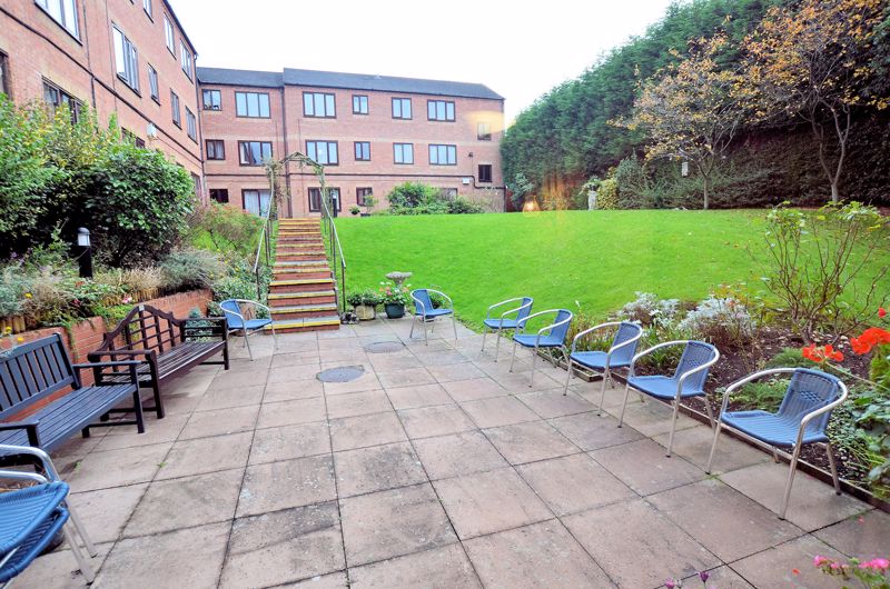 2 bed flat for sale in Sandon Road 8