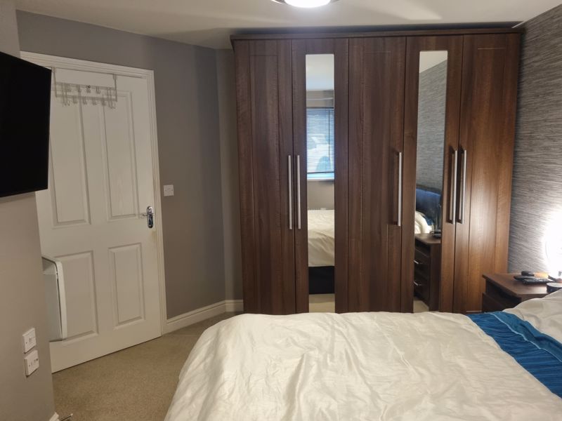 2 bed flat to rent in Charter Place 11