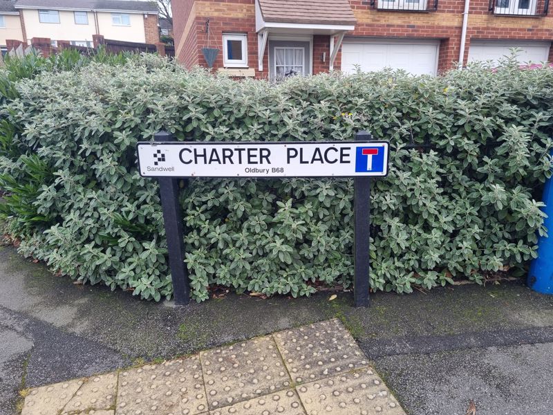 2 bed flat to rent in Charter Place 13