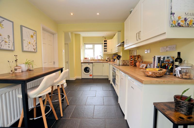 3 bed house for sale in Oakdale Close 3