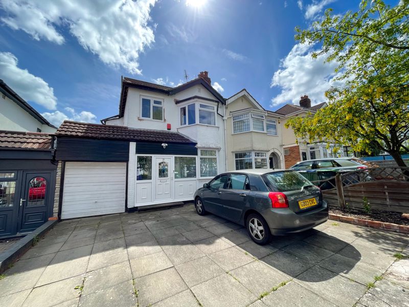 4 bed house to rent in Holly Road - Property Image 1