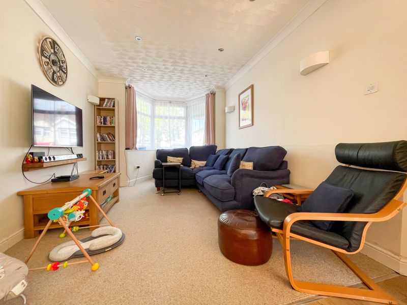 4 bed house to rent in Holly Road  - Property Image 5