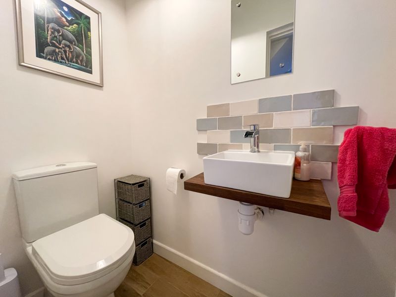 4 bed house to rent in Holly Road  - Property Image 9