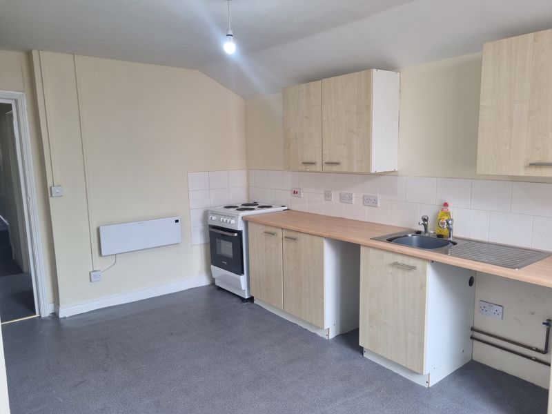 2 bed flat to rent in Bearwood Road 2
