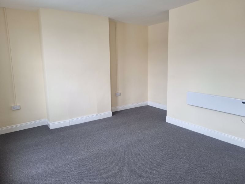 2 bed flat to rent in Bearwood Road  - Property Image 12