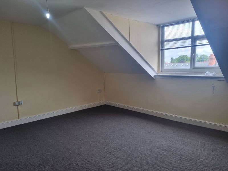 2 bed flat to rent in Bearwood Road 14