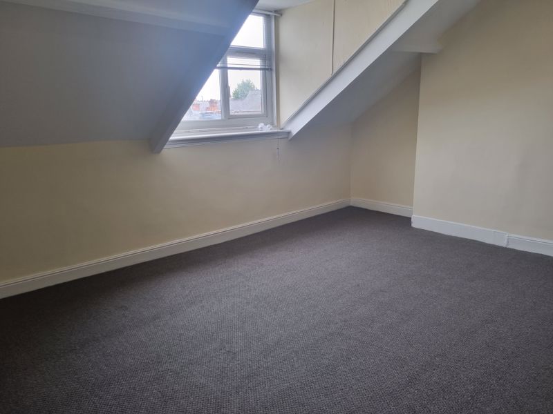 2 bed flat to rent in Bearwood Road 15