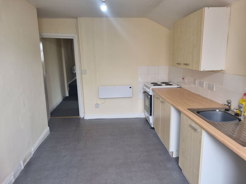 2 bed flat to rent in Bearwood Road 7
