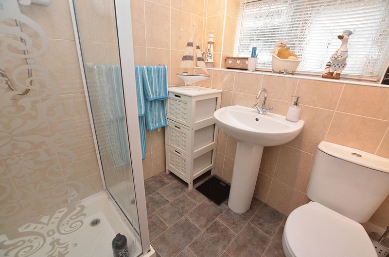 2 bed flat for sale in Ventnor Close  - Property Image 7