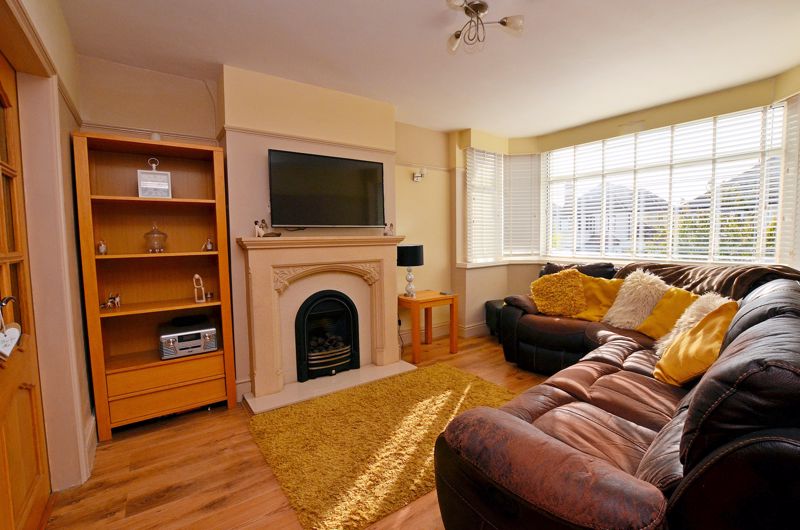 4 bed house for sale in Oak Road  - Property Image 2