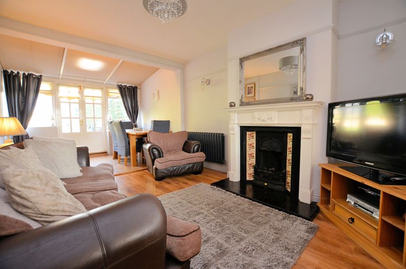 4 bed house for sale in Oak Road  - Property Image 3