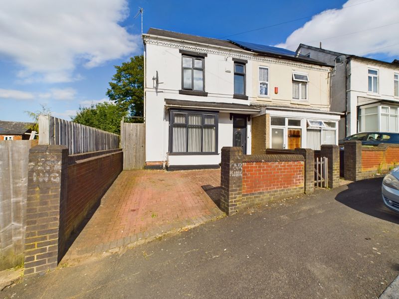 4 bed house for sale in Little Moor Hill 1