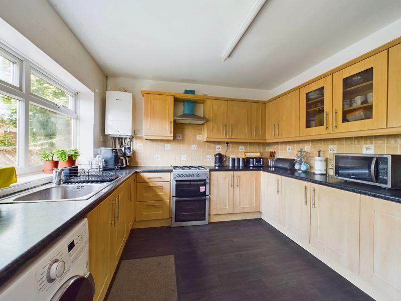4 bed house for sale in Little Moor Hill 5