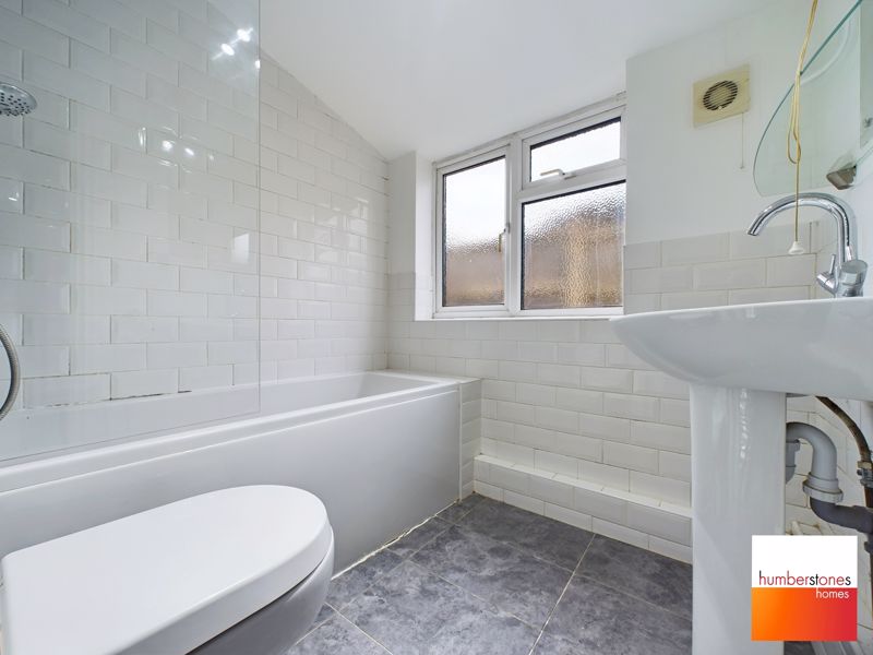 2 bed house for sale in Farm Road 6