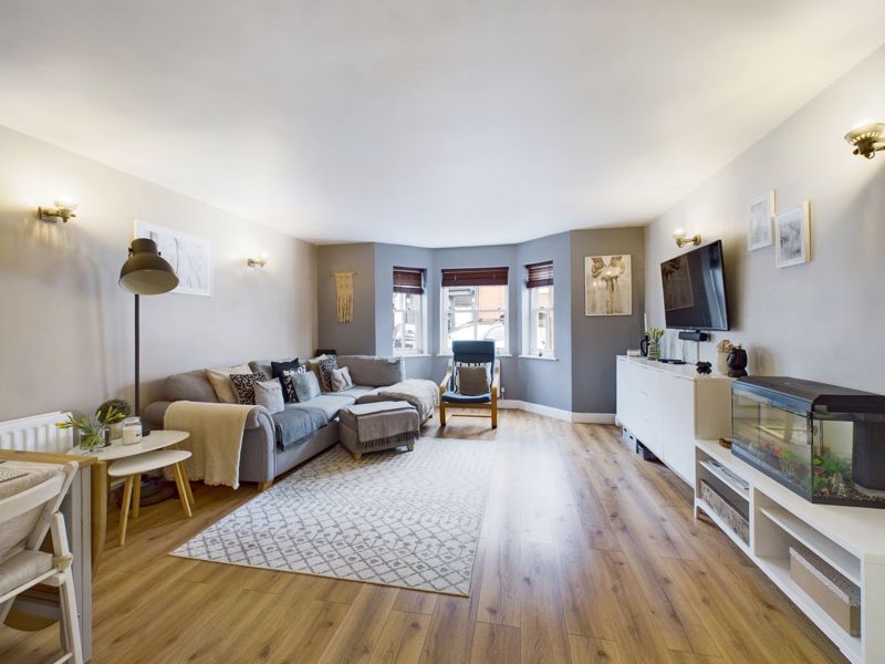 2 bed flat for sale in Lower High Street 2