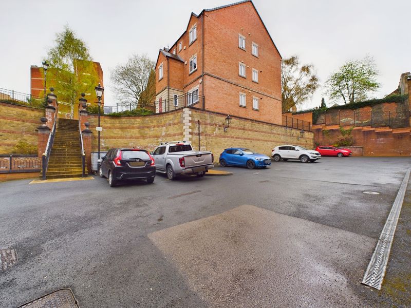 2 bed flat for sale in Lower High Street 12