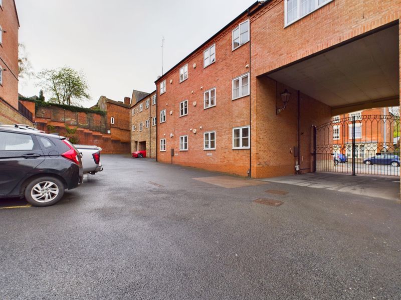 2 bed flat for sale in Lower High Street  - Property Image 13