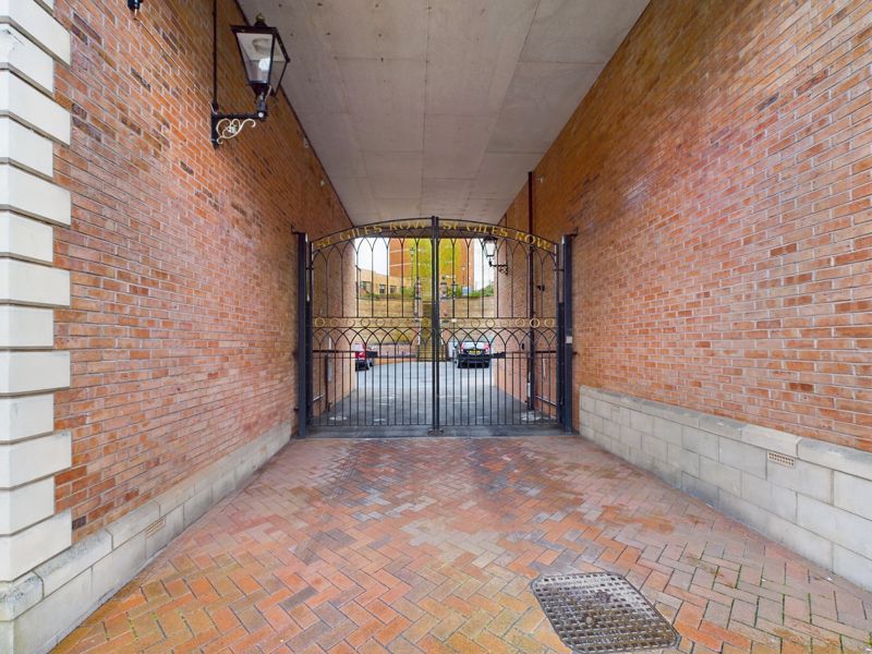 2 bed flat for sale in Lower High Street 14