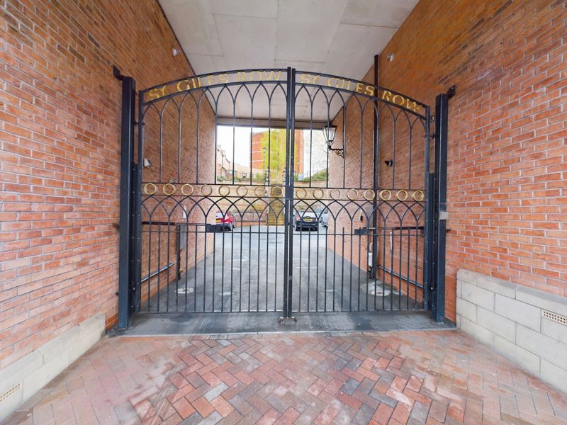 2 bed flat for sale in Lower High Street 15