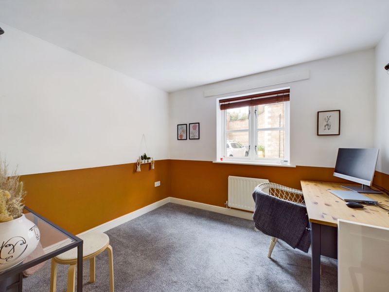 2 bed flat for sale in Lower High Street 8