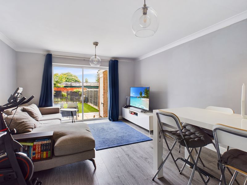 2 bed house for sale in Thornhurst Avenue 2