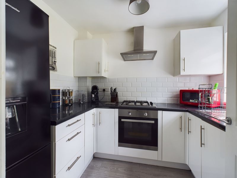 2 bed house for sale in Thornhurst Avenue 3