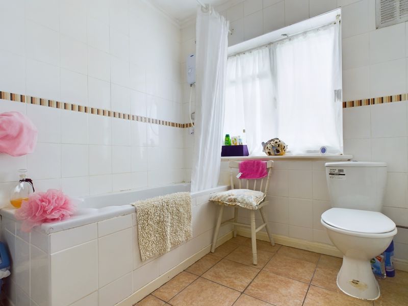 2 bed house for sale in Quinton Road West 8