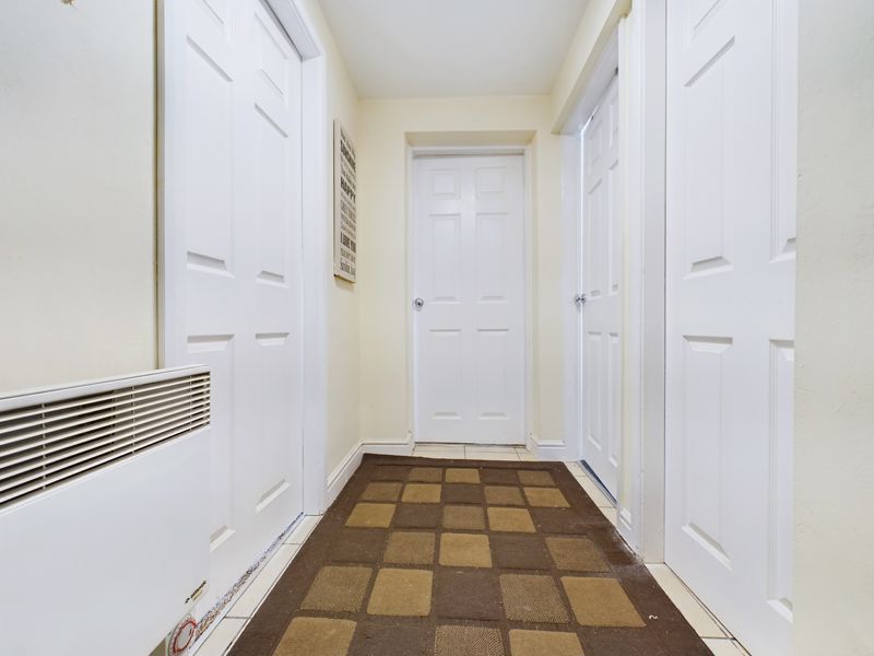 2 bed flat for sale in Perry Hill Road 9