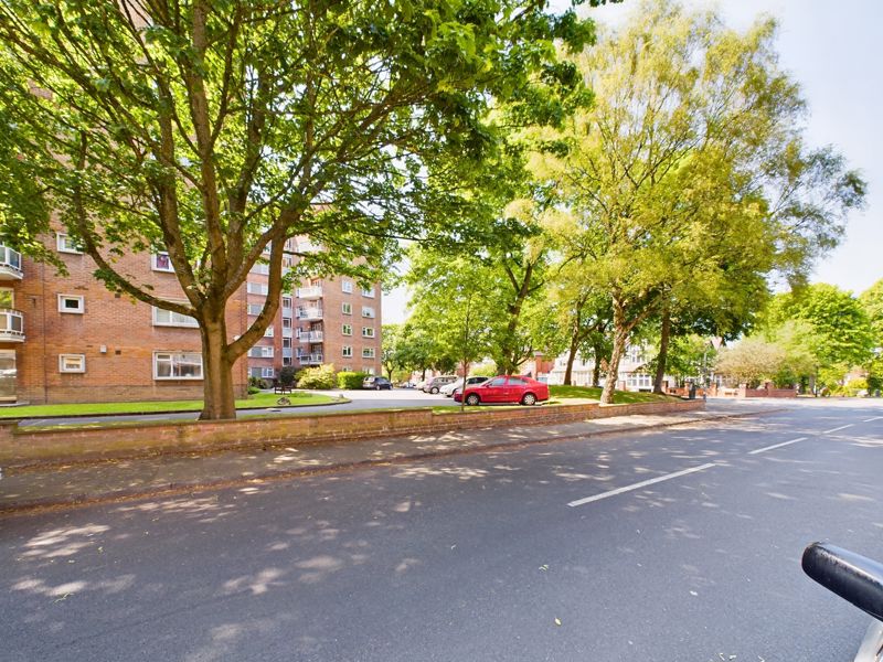 1 bed flat for sale in 26 Manor Road 17