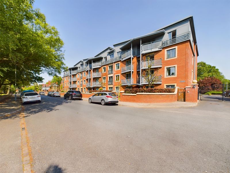 1 bed flat for sale in 26 Manor Road 18