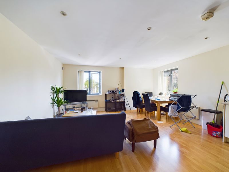 1 bed flat for sale in 26 Manor Road 3