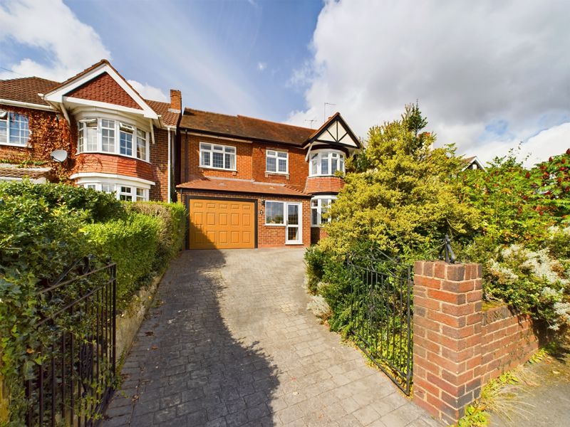4 bed house for sale in Manor Lane 1