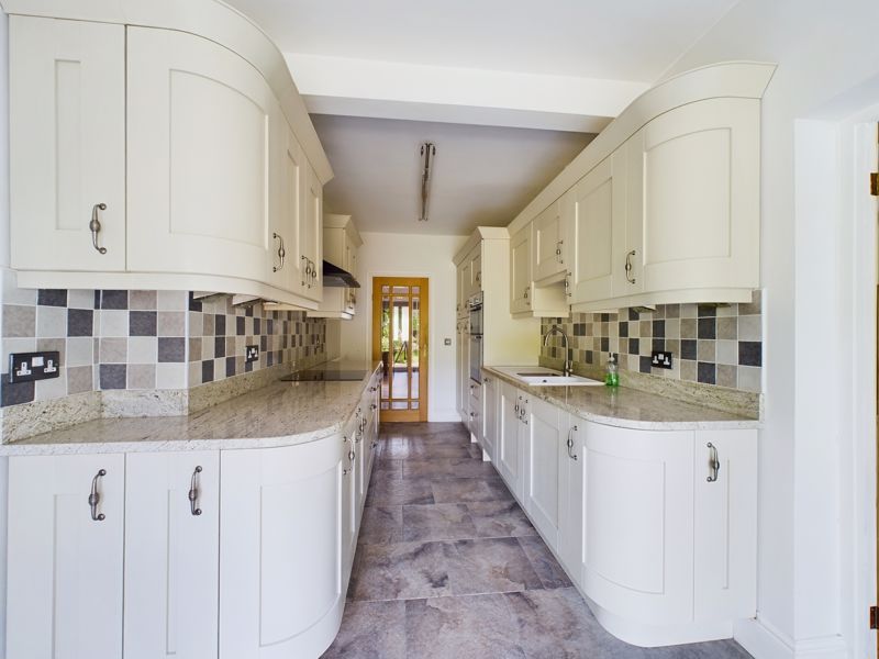4 bed house for sale in Manor Lane 5