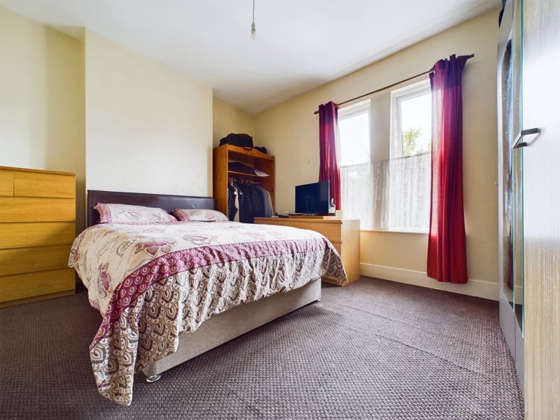 3 bed house for sale in Holly Lane 9