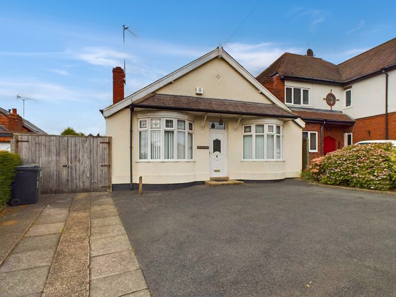 2 bed bungalow for sale in Halesowen Road, West Midlands, B62 (ref