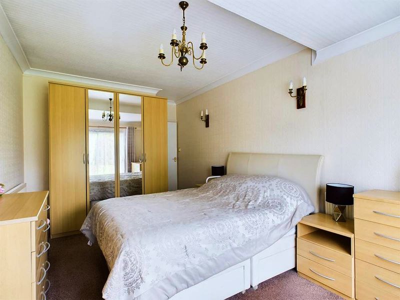 2 bed bungalow for sale in Halesowen Road 9