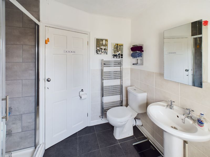3 bed house for sale in Bent Avenue 19