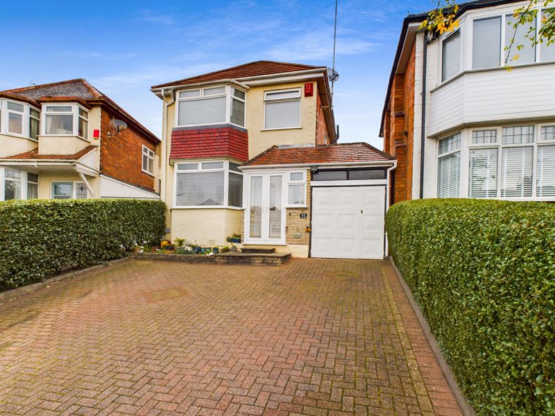 4 bed house for sale in Elm Croft  - Property Image 1