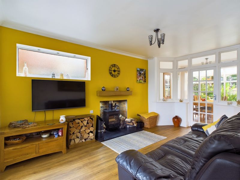 4 bed house for sale in Elm Croft  - Property Image 3