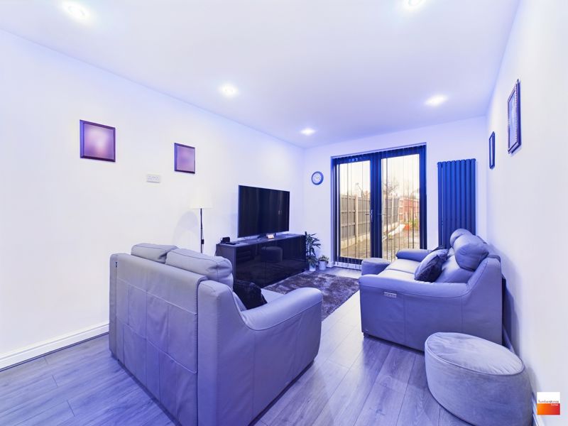 3 bed house for sale in Mincing Lane 2