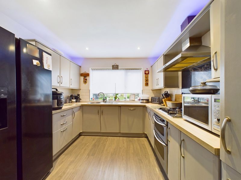 3 bed house for sale in Holly Road  - Property Image 5