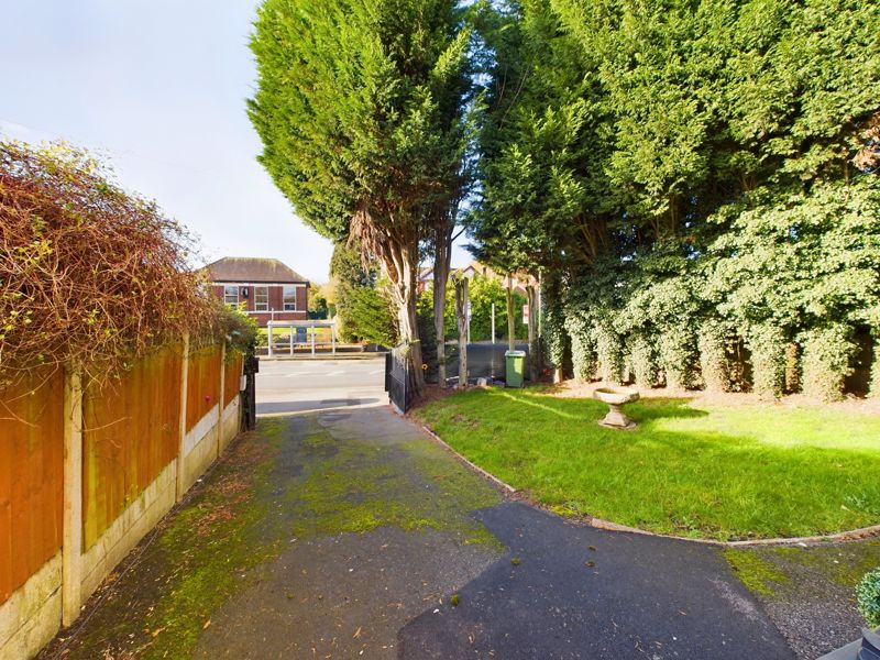 3 bed house for sale in Long Lane 2