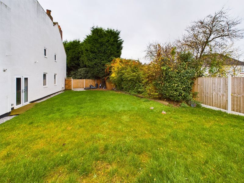 3 bed house for sale in Long Lane 18